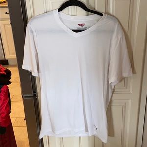 Levi Men’s V-Neck
